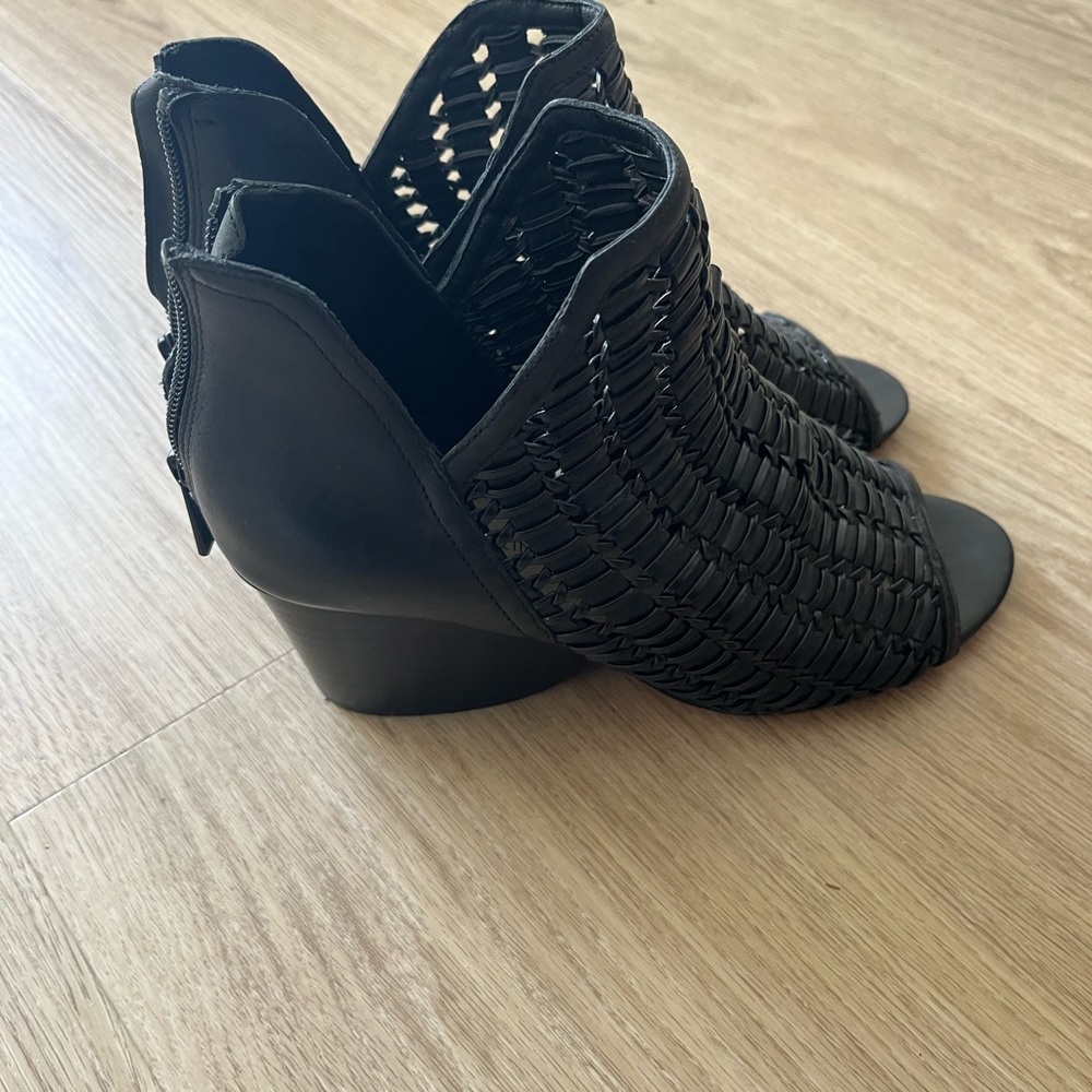 Excellent condition. Worn twice